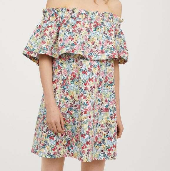 H&M Dresses & Skirts - H&M Off shoulder floral print dress